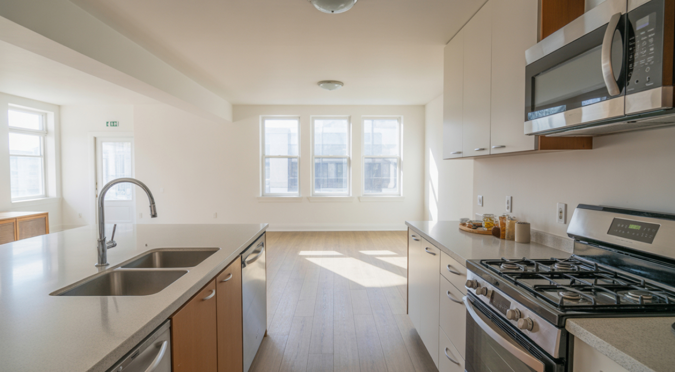 Saubere, aufgeräumte Küche und Wohnung vor einer Wohnungsbesichtigung